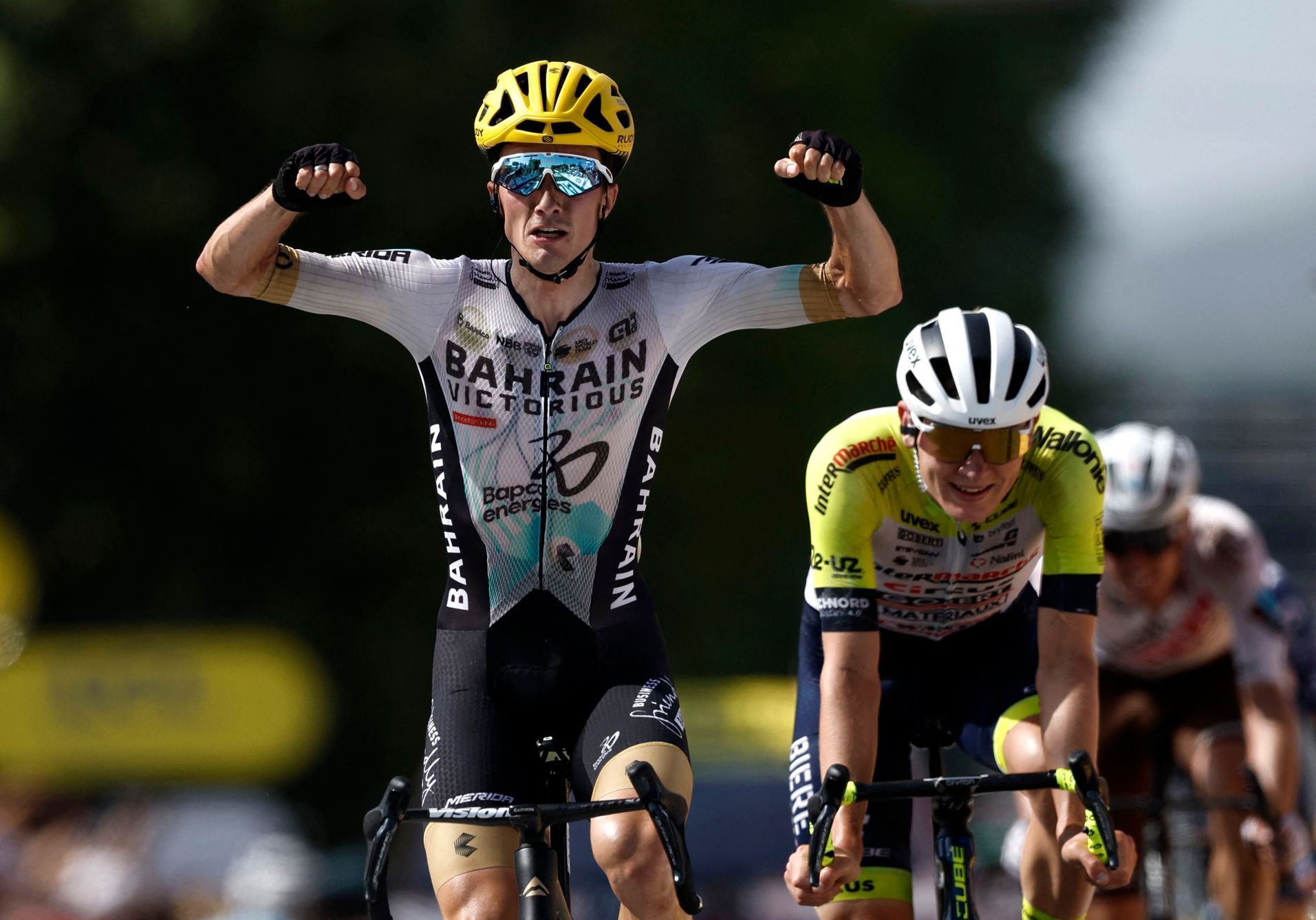 Pello Bilbao slaví vítězství v desáté etapě Tour de France 2023