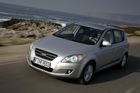 V prosinci 2006 odstartovala v Žilině výroba kompaktního hatchbacku Kia cee'd. Šlo o vůbec první auto korejské značky vyráběné v Evropě a navržené primárně pro Evropu.
