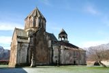 Zřejmě nejnavštěvovanější církevní objekt v Karabachu - klášter Ganzasar. Od letošního roku vedle něj začne fungovat úplně nová škola pro mladé mnichy