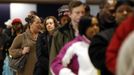 Voters wait in line to cast their ballots at the Franklin County in-person absentee voting location in Columbus, Ohio November 5, 2012. REUTERS/Matt Sullivan (UNITED STATES - Tags: ELECTIONS POLITICS USA PRESIDENTIAL ELECTION) Published: Lis. 5, 2012, 3:50 odp.