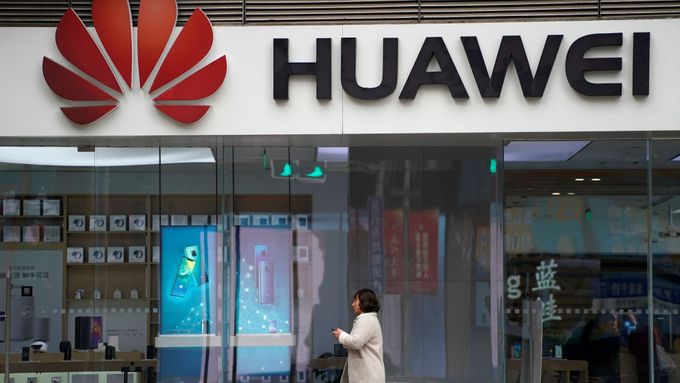 Podle českých státních expertů jsou firmy Huawei a ZTE rizikové, čínské tajné služby přes ně mohou nelegálně získávat informace.