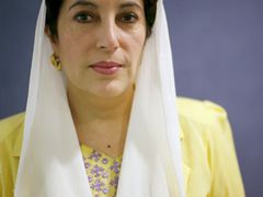 Benazír Bhuttová má šanci stát se potřetí premiérkou. Volby už vyhrála v letech 1988 a 1993.