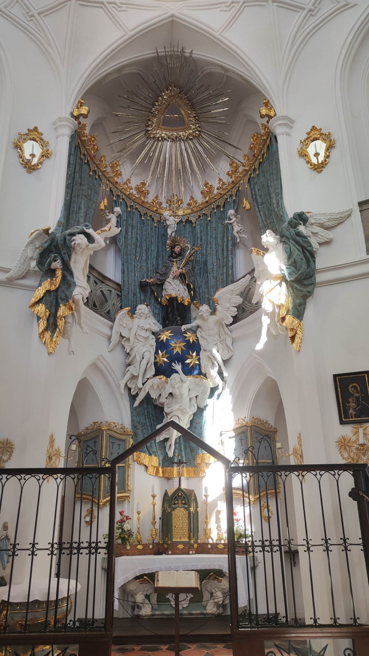 Kostel svatý Jan Nepomucký hlavní oltář