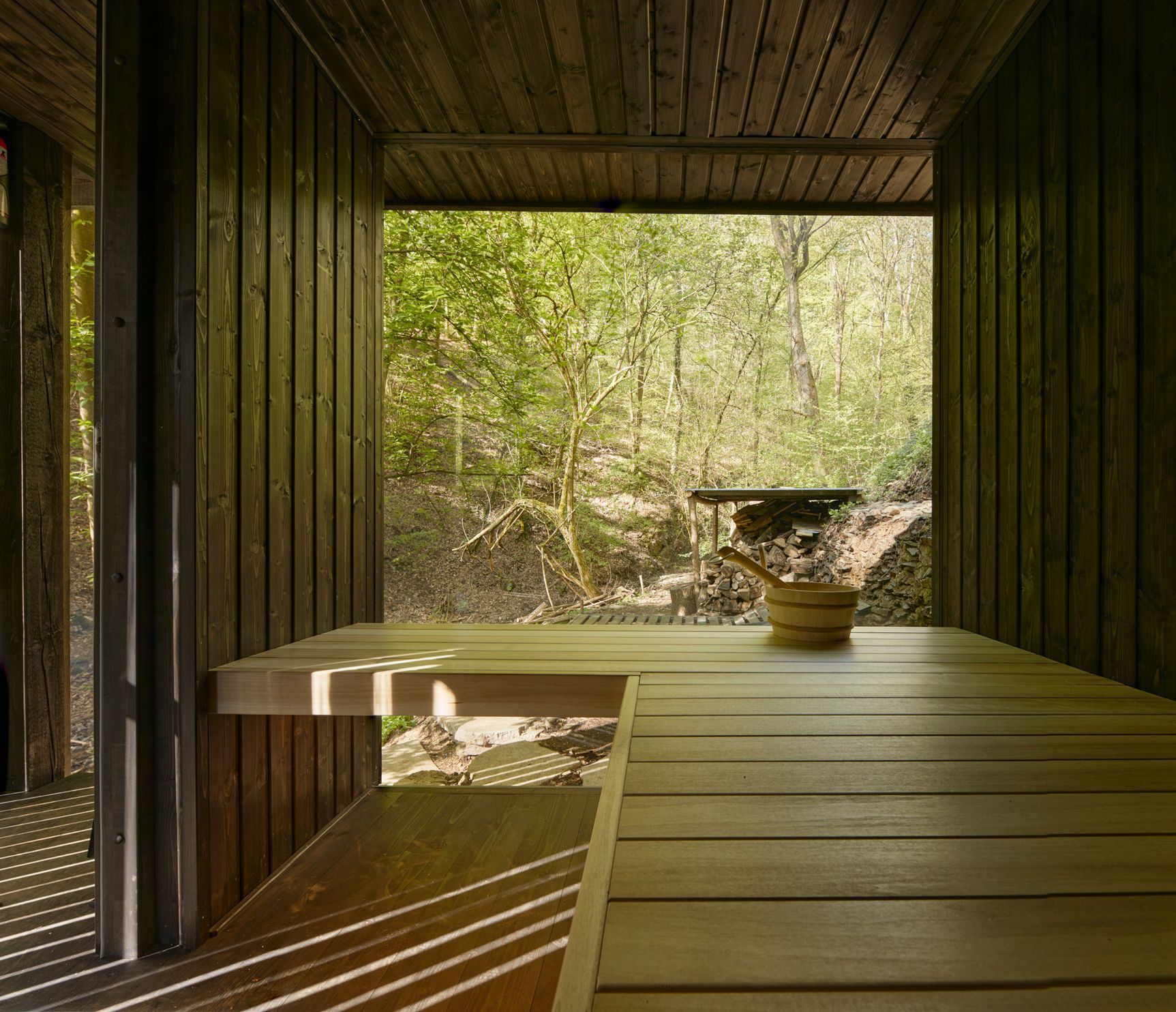 chata na vodopádu, bydlení, chata, chalupa, příroda, ubytování