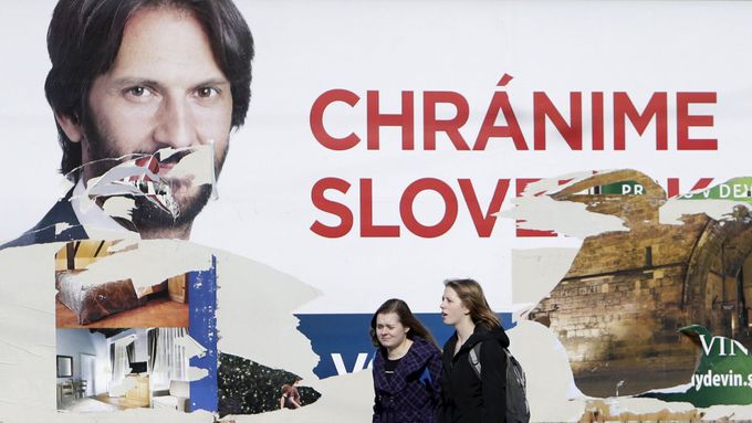 Volební billboard Směru s ministrem vnitra Robertem Kaliňákem.