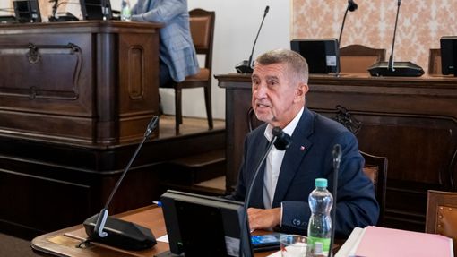 Předseda hnutí ANO Andrej Babiš na ustavujícím jednání nového poslaneckého klubu hnutí ANO; 8. října 2025.