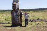 Pavel Pavel a moai, socha, kterou naučil chodit.