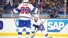 NHL: Winter Classic, radost Montrealu: Paul Byron (41) a Brian Flynn (32)