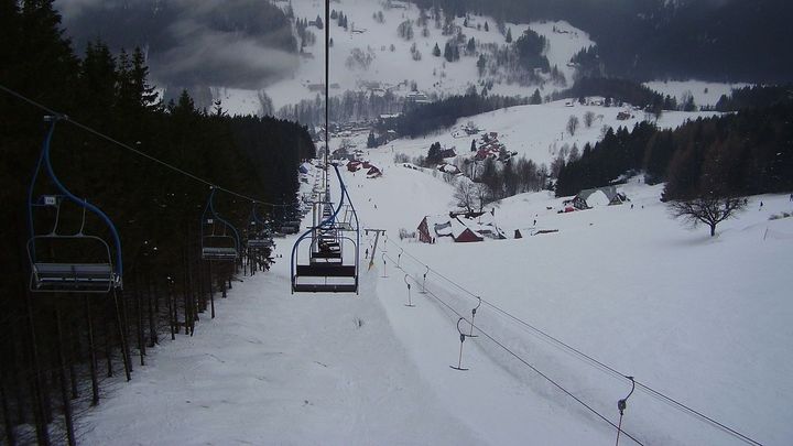 Lanovky v Krkonoších budou od pondělí mimo provoz, na hřebeny se lidé dostanou pěšky