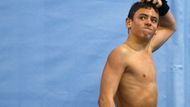 Thomas Daley studuje výsledkovou tabuli.