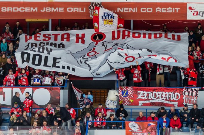 Fanoušci Orlů při čtvrtfinále proti italskému Bolzano.