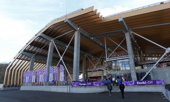 A general view shows the starting house of the "Sanki" sliding center near Krasnaya Polyana, a venue for the Sochi 2014 Winter Olympics near Sochi during a test event February 13, 2013. Although many complexes and venues in the Black Sea resort of Sochi mostly resemble building sites that are still under construction, there is nothing to suggest any concern over readiness. Construction will be completed by August 2013 according to organisers. The Sochi 2014 Winter Olympics opens on February 7, 2014. REUTERS/Kai Pfaffenbach (RUSSIA - Tags: SPORT OLYMPICS BUSINESS CONSTRUCTION) Published: Úno. 13, 2013, 6:16 odp.