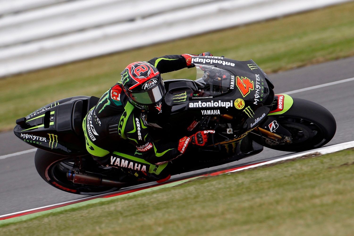 Italský motocyklový jezdec Yamahy Andrea Dovizioso v kategorii MotoGP na Grand Prix Velké Británie 2012