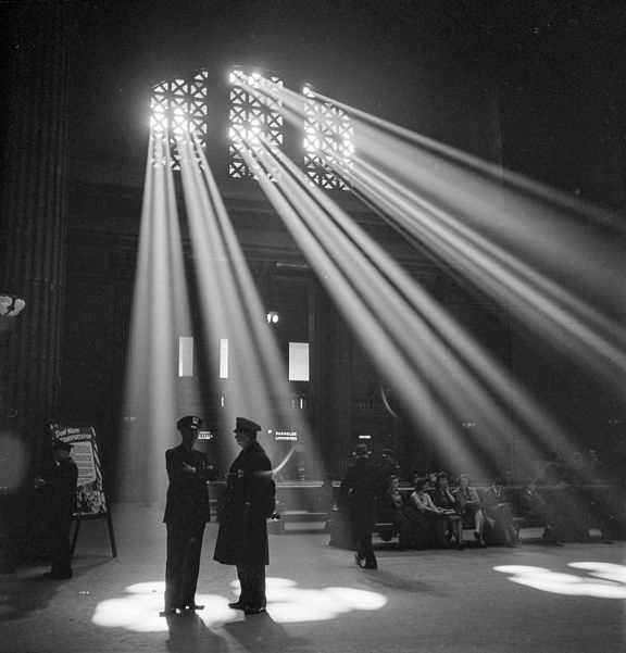 V hale nádraží Union Station v Chicagu, 1943.