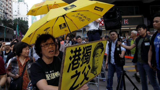 Demonstrace v rámci "deštníkového hnutí" na podzim 2014.