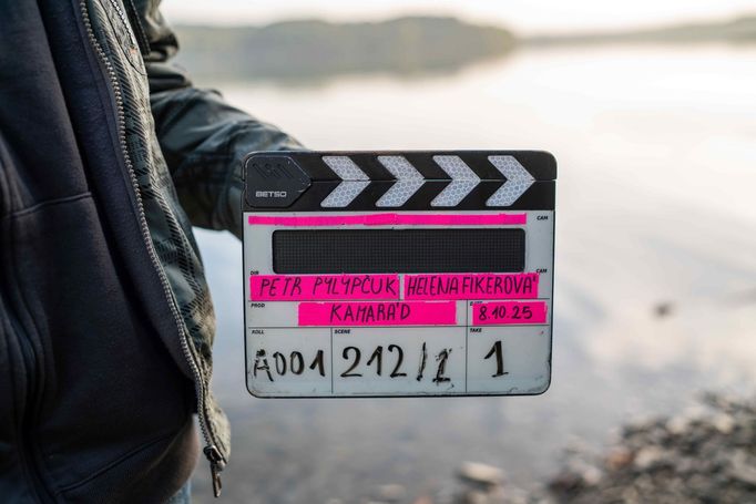 Z natáčení seriálu ČT Kamarád, jehož premiéra je plánovaná na rok 2026.