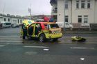 V Praze se srazila tramvaj se sanitkou, dva zranění