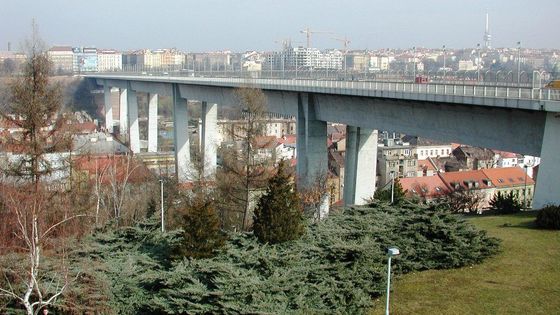 Obrazem: Unikátní fotografie z historie stavby Nuselského mostu