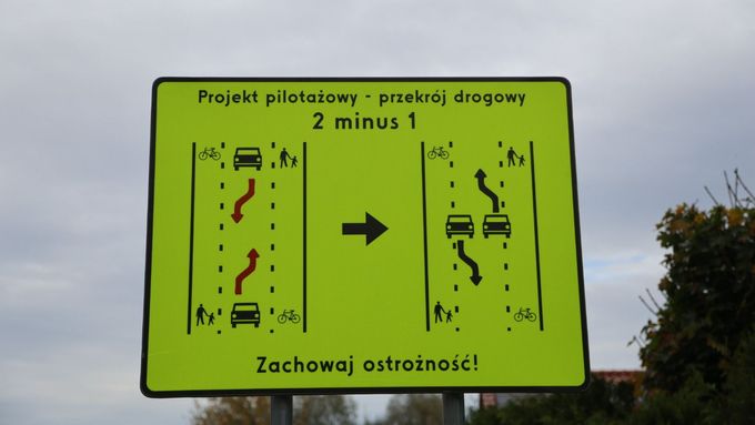 Nová dopravní značka v Polsku oznamuje začátek nového typu silnice.