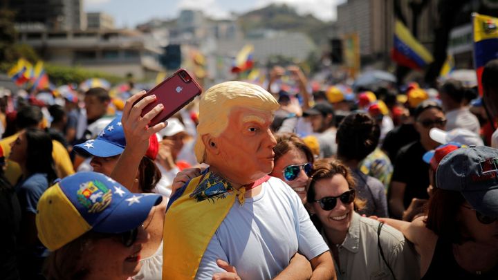 Jeden z posledních kroků Trumpa: na 18 měsíců pozastavil deportace Venezuelanů