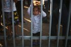 Vláda USA chce migranty s dětmi zadržovat neomezeně dlouho. Mexiko návrh kritizuje