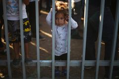 Vláda USA chce migranty s dětmi zadržovat neomezeně dlouho. Mexiko návrh kritizuje
