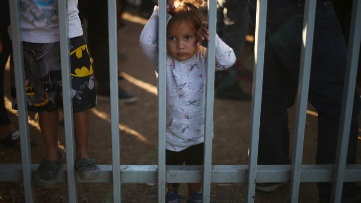 Vláda USA chce migranty s dětmi zadržovat neomezeně dlouho. Mexiko návrh kritizuje
