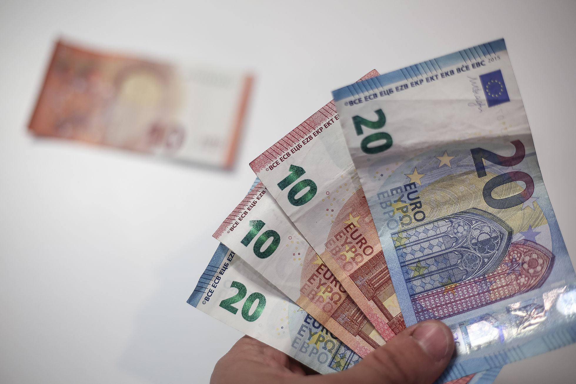 Ilustrační foto, peníze, hotovost, bankovky, Euro, Dolar, Česká koruna, Kč, směna