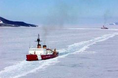 Arktida: loď ruské expedice má problémy s motorem