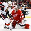 NHL: Ottawa Senators at Detroit Red Wings (Michálek a Howard)