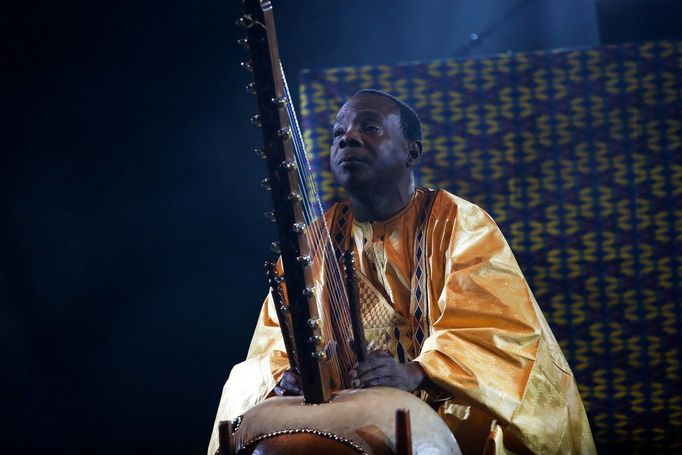 Hudebník Toumani Diabaté.