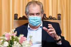 Zeman nezvládá koronavirovou krizi, úřad prezidenta ztrácí význam, říká většina Čechů