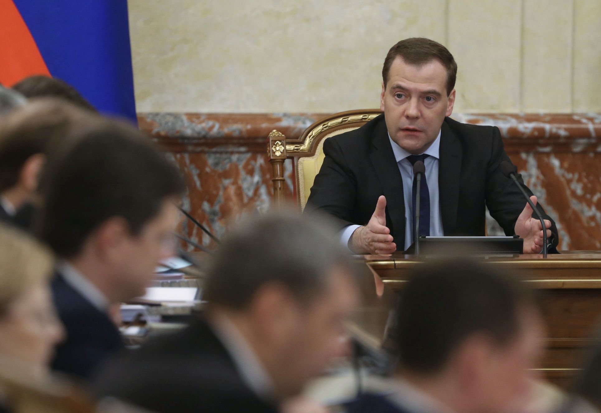 Ruský premiér Dmitrij Medveděv na zasedání vlády.