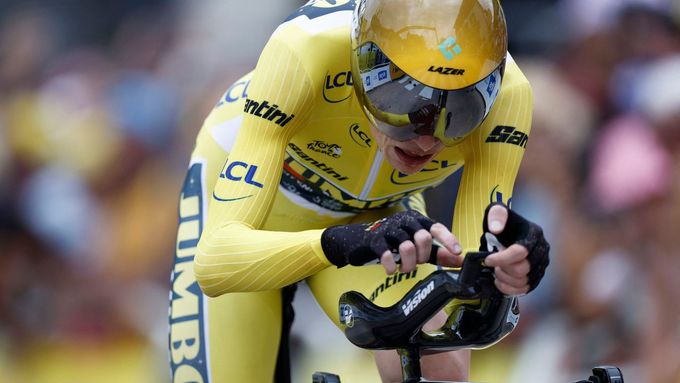Jonas Vingegaard při časovce na Tour de France 2023.