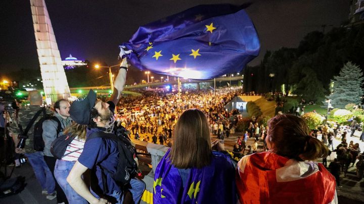 V Tbilisi se po schválení kontroverzního zákona opět demonstrovalo