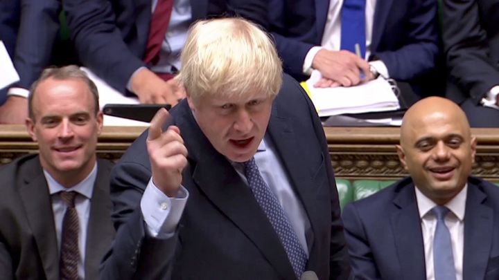Brexit bude posledního října, ujistil premiér Johnson. Rezignovat nehodlá