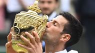 Naopak Novak Djokovič se zapsal mezi legendy. Dvacátým vyhraným grandslamovým turnajem dorovnal své největší rivaly, Rogera Federera a Rafaela Nadala.