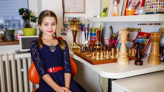 Lucie Fizerová jako vítězka v šachu, lidovém zpěvu a v moderním zpěvu.