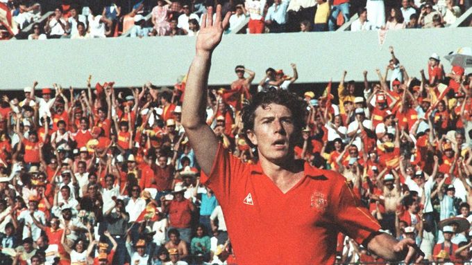 Emilio Butragueňo slaví jeden ze svých čtyř gólů na MS 1986 proti Dánsku