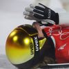 Slovinka Urša Bogatajová je olympijskou vítězkou ve skoku na lyžích