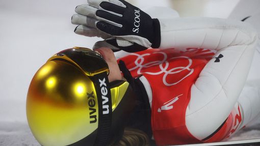 Slovinka Urša Bogatajová je olympijskou vítězkou ve skoku na lyžích