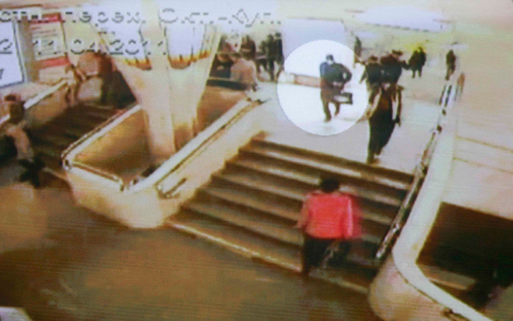 Kamery zachytily atentátníka v minském metru