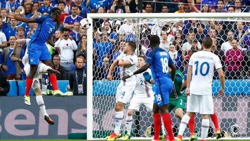 Euro 2016, Francie-Island: Paul Pogba dává gól na 2:0