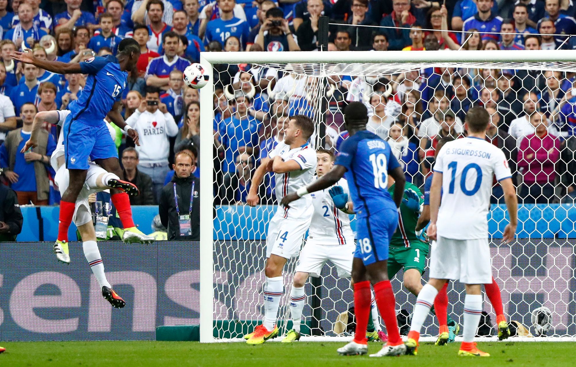 Euro 2016, Francie-Island: Paul Pogba dává gól na 2:0