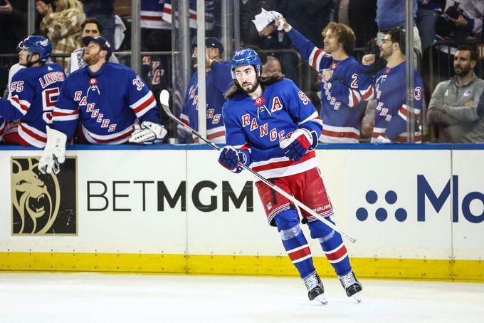 Mika Zibanejad v dresu Rangers
