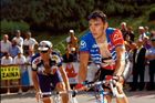 Kdyby tak měl helmu... Ze skonu šampiona mrazí, na Tour skončil v krvavém klubíčku