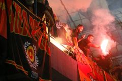 "Roberte, jdi pryč!“ Černohorci po porážce s Českem odepsali trenéra slavného jména