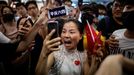 Snímky z loňských protestů v Hongkongu přinesly fotoreportérovi agentury Reuters prestižní Pulitzerovu cenu. 4. 5. 2020