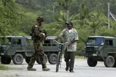 Timor se po atentátech opět propadá do chaosu