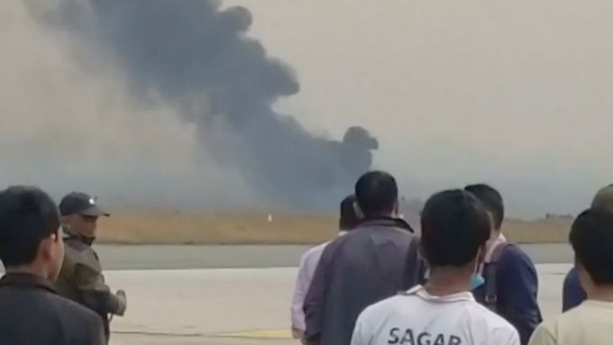 Na letišti v nepálské metropoli Káthmándú havarovalo bangladéšské letadlo